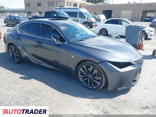 Lexus IS 2023 3