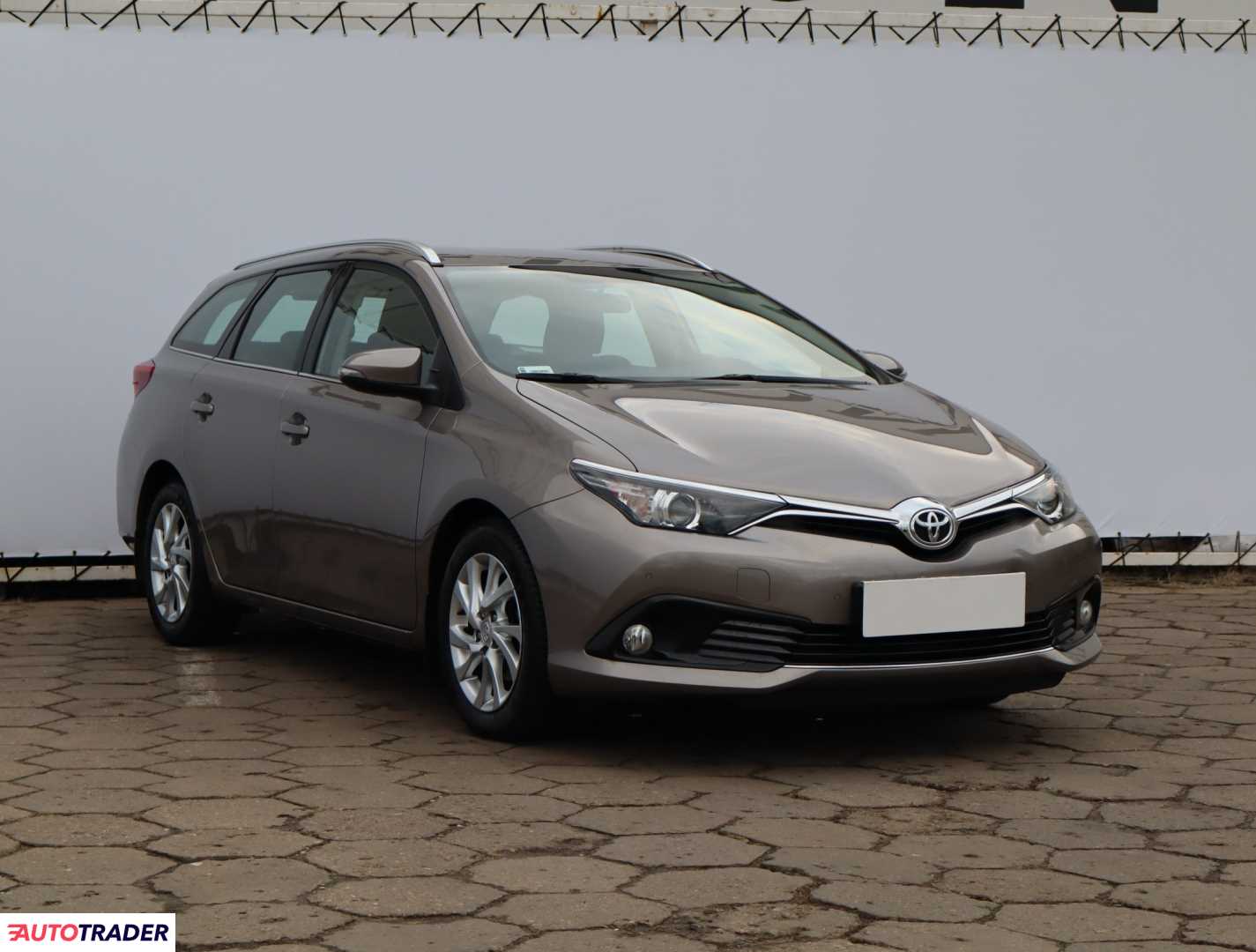 Toyota Auris 1.6 130 KM 2015r. (Piaseczno)