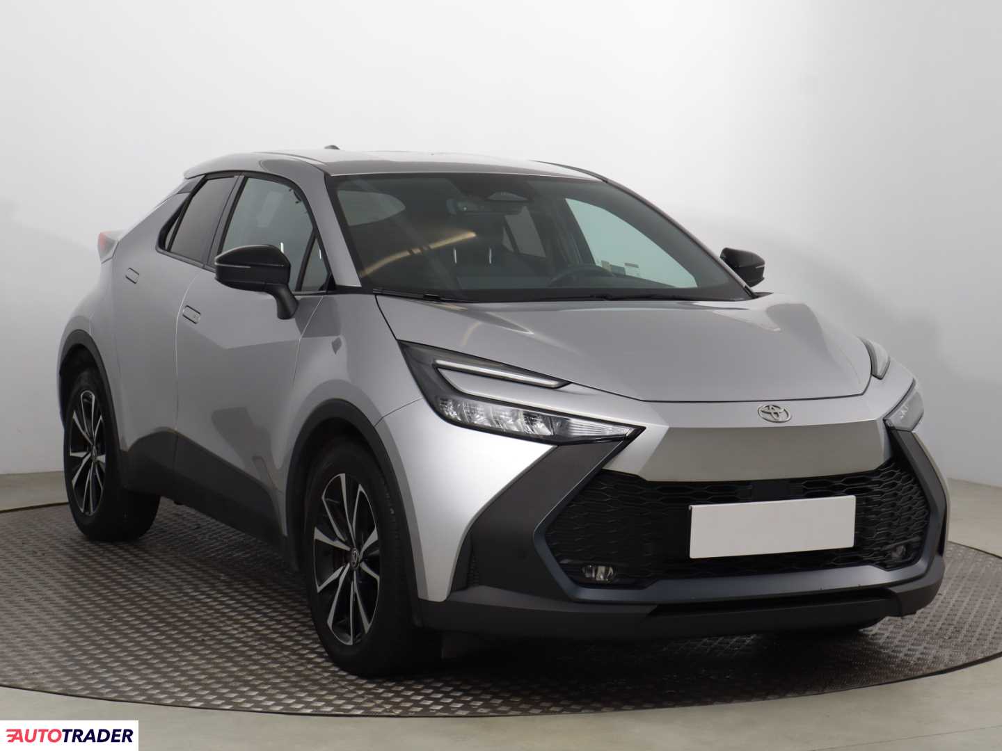 Toyota C-HR 2023 1.8 120 KM