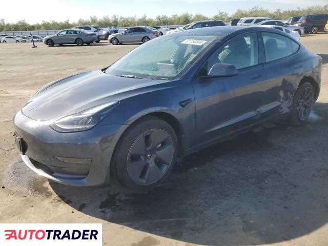 Tesla Model 3 benzyna 2023r. (FRESNO)