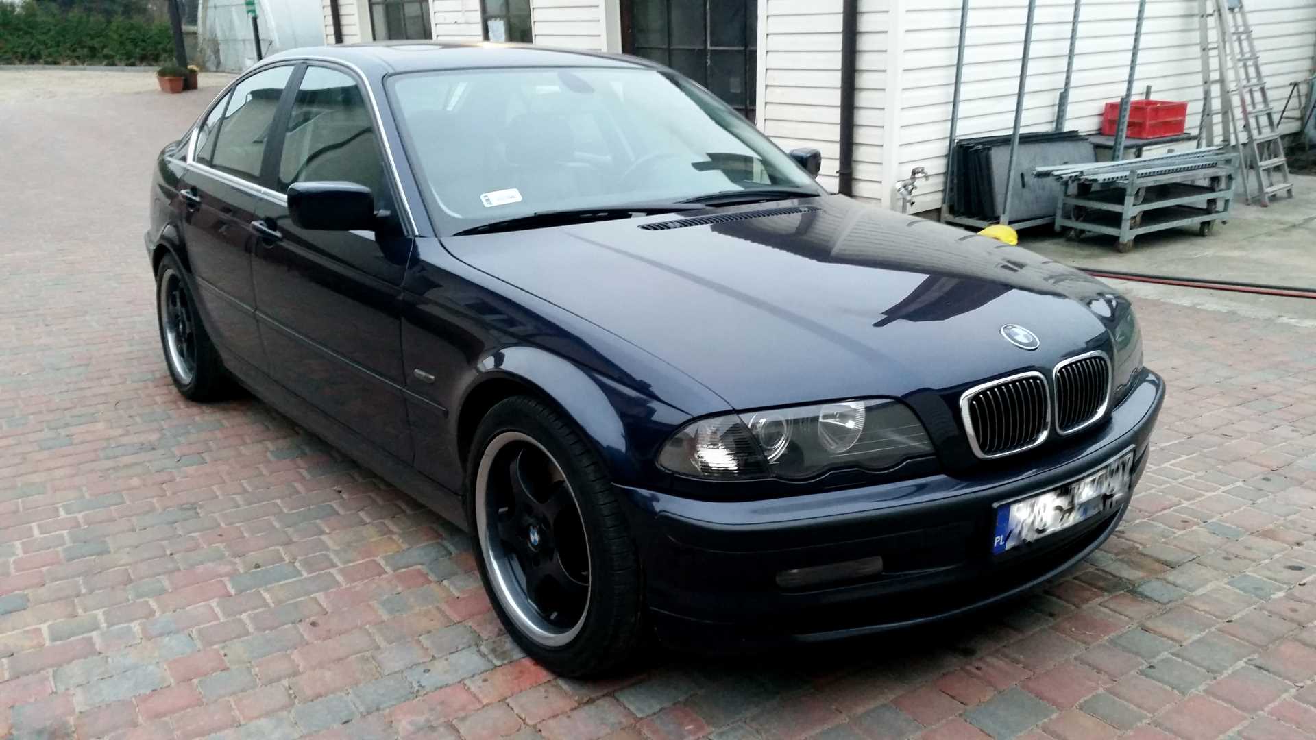BMW 330 2000 3.0 184 KM