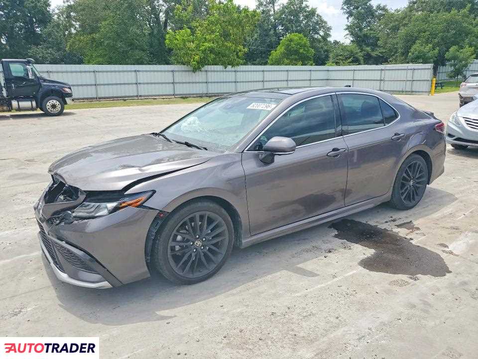 Toyota Camry 2021 3