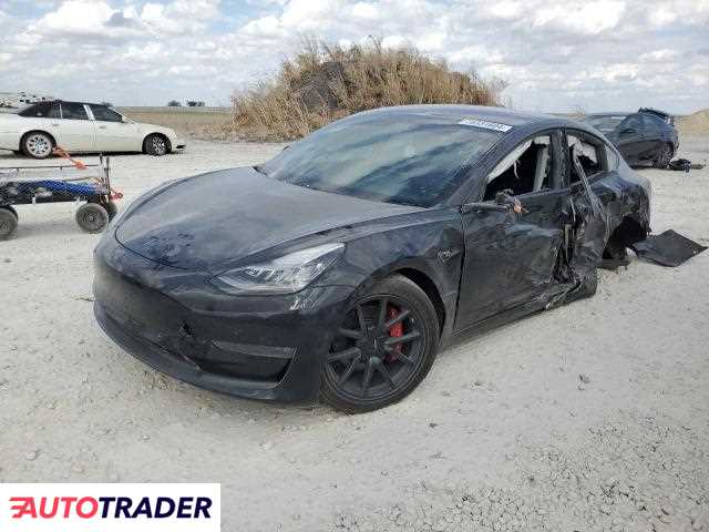 Tesla Model 3 benzyna 2018r. (TAYLOR)