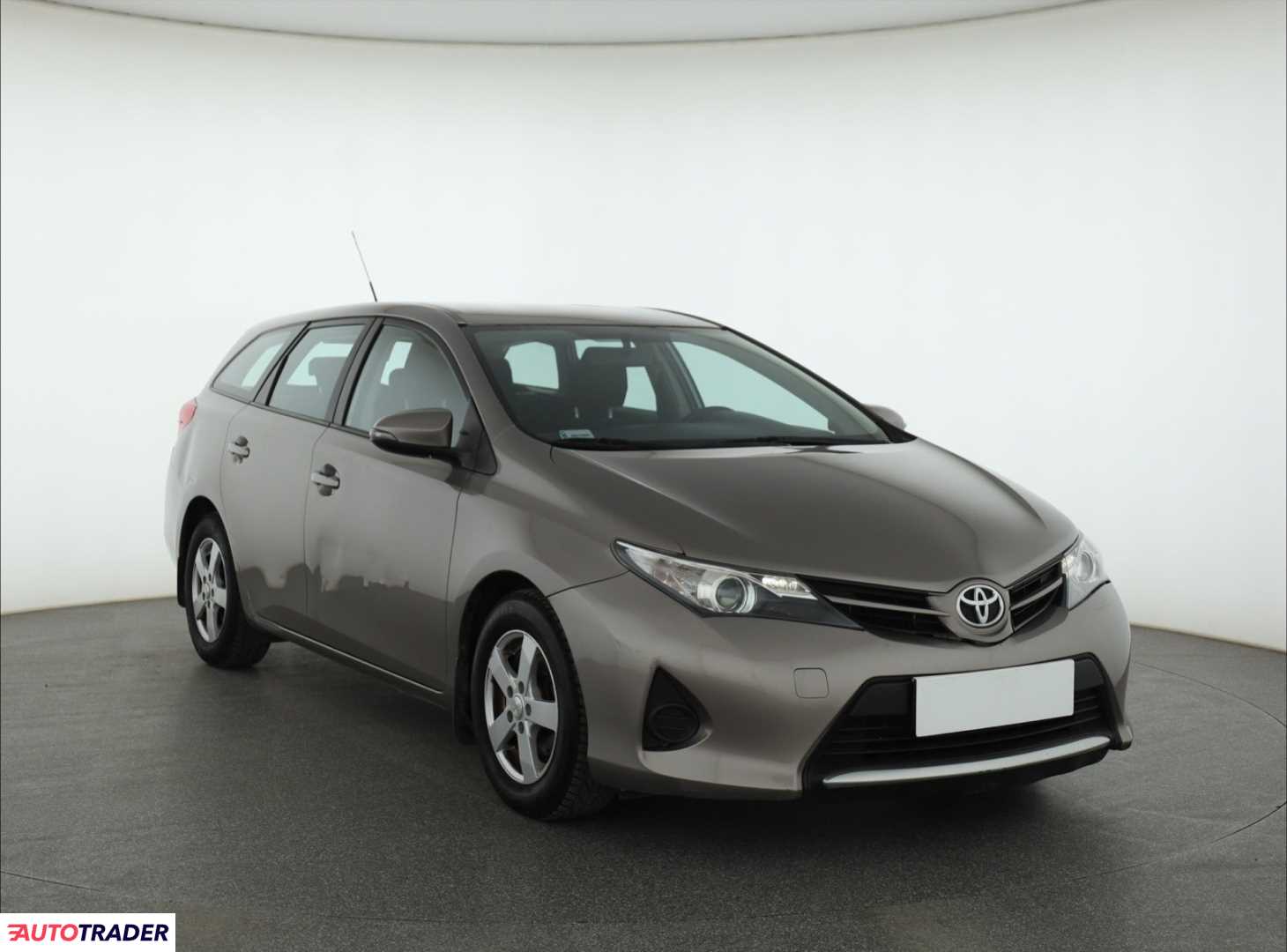 Toyota Auris 2015 1.4 88 KM