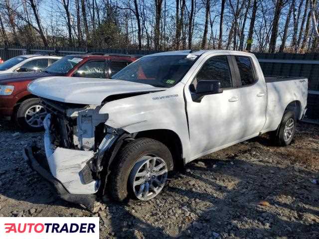 Chevrolet Silverado 5.0 benzyna 2019r. (CANDIA)