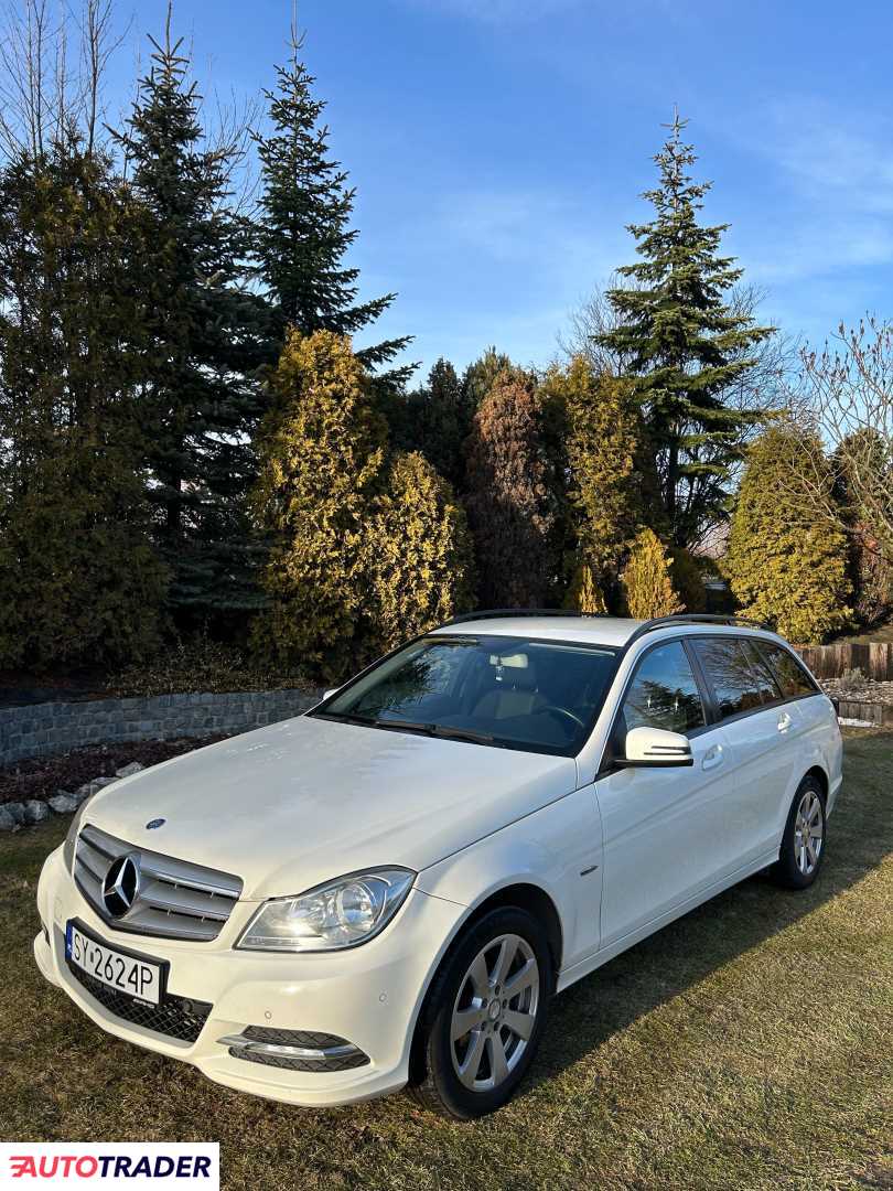 Mercedes C-klasa 2011 2.1 136 KM