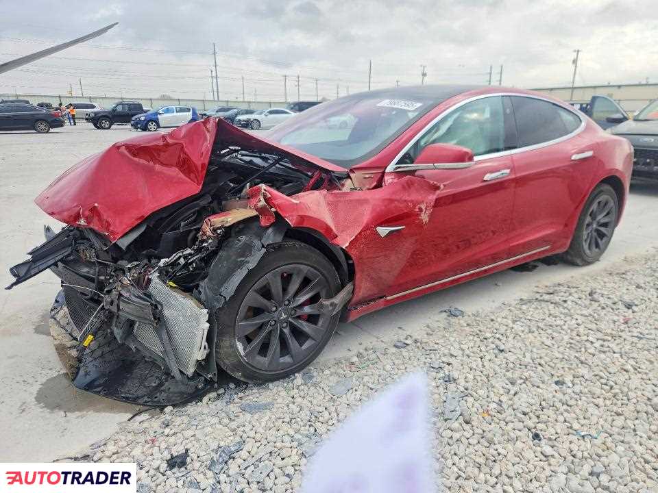 Tesla Model S 2020