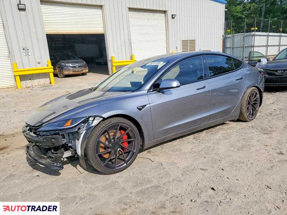 Tesla Model 3 2025