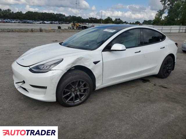 Tesla Model 3 benzyna 2021r. (DUNN)