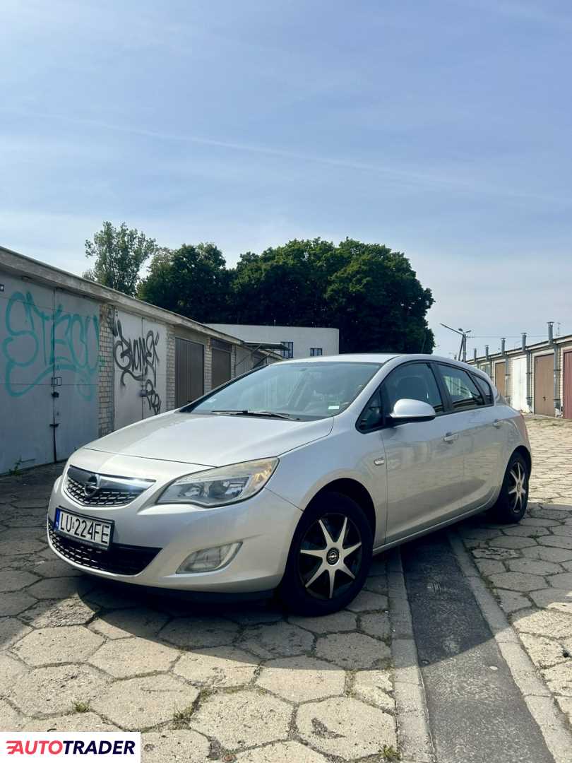 Opel Astra 2011 1.7 110 KM