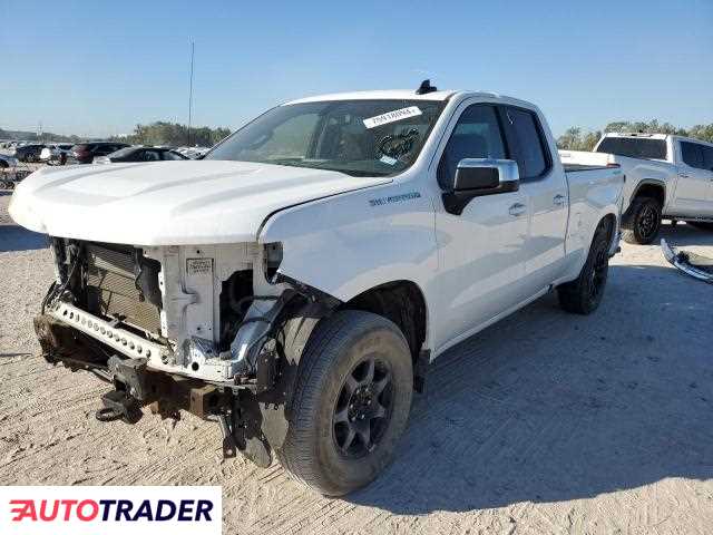 Chevrolet Silverado 5.0 benzyna 2020r. (HOUSTON)