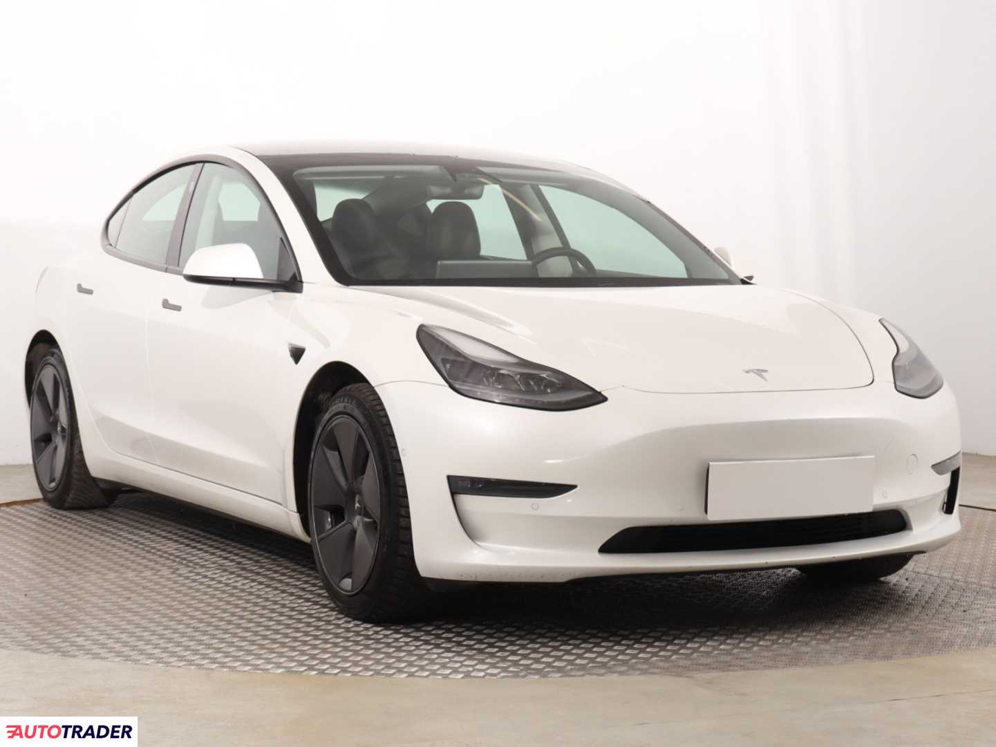 Tesla Model 3 2021 490 KM