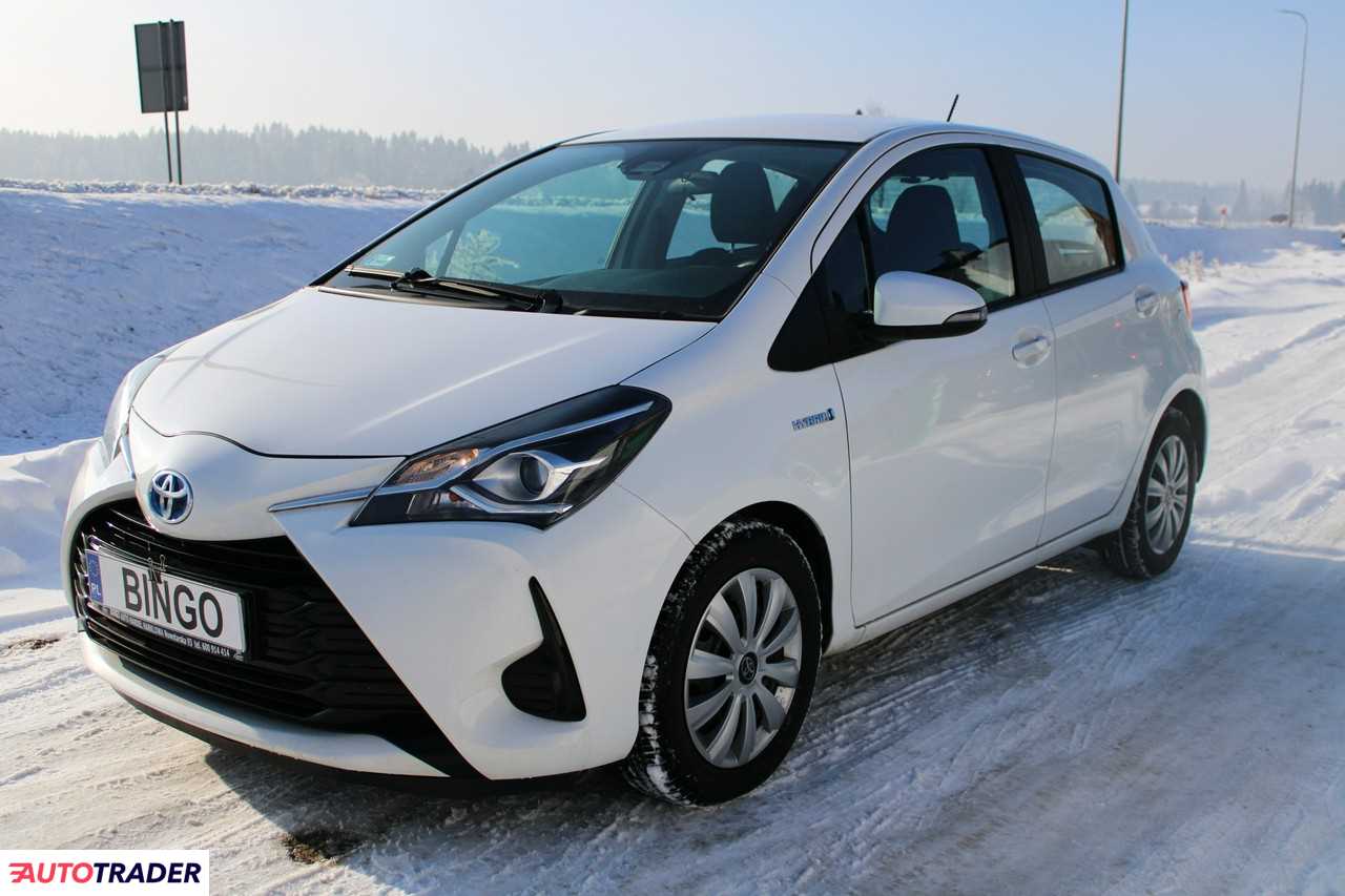 Toyota Yaris 1.5 hybrydowy 100 KM 2018r. (Harklowa)