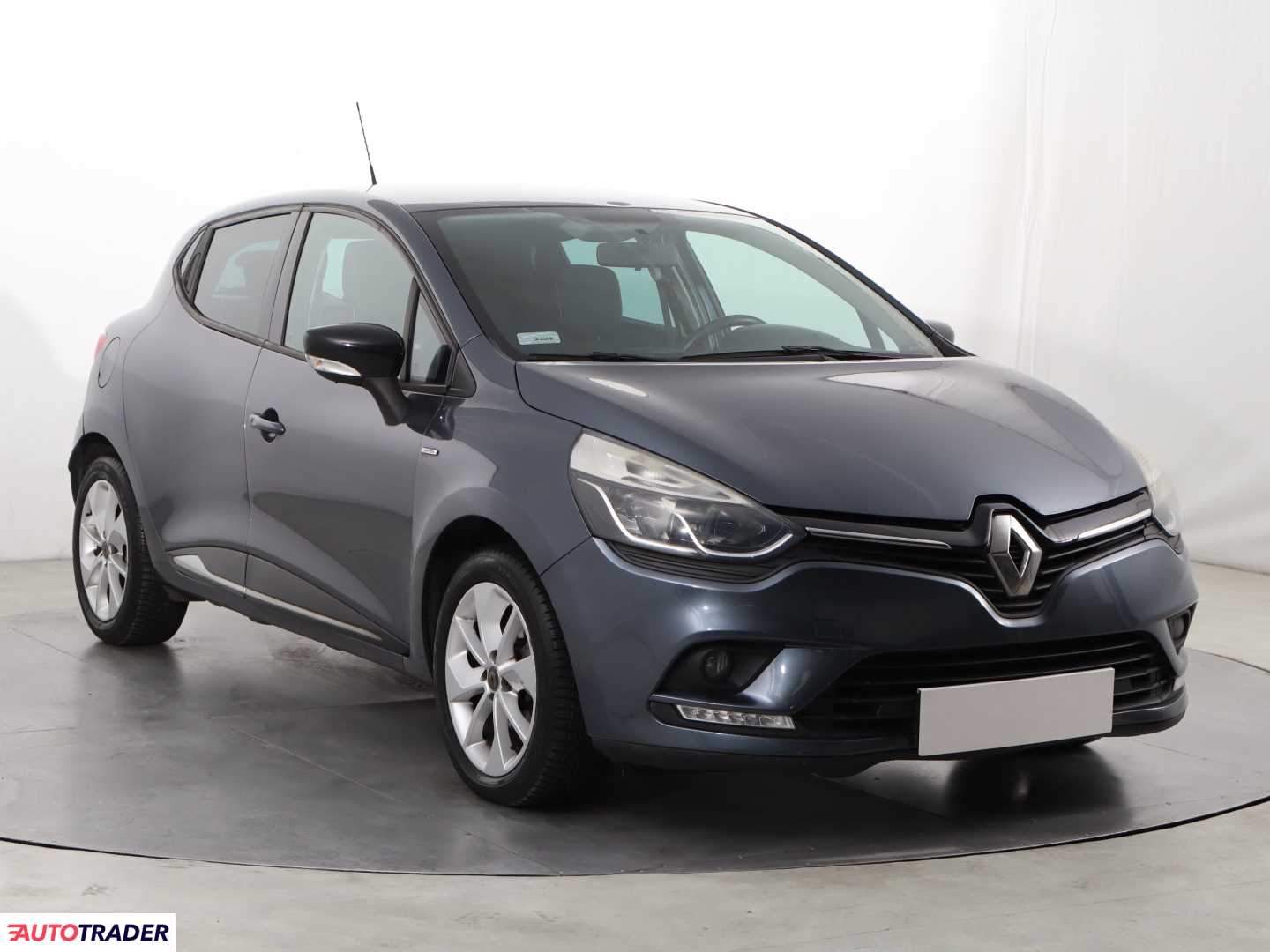 Renault Clio 0.9 88 KM 2016r. (Piaseczno)