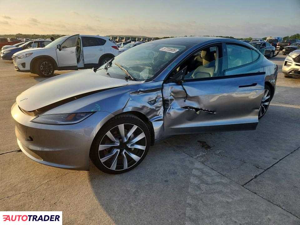 Tesla Model 3 2025