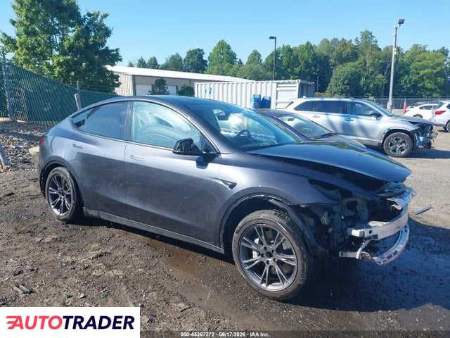 Tesla Model Y 2025