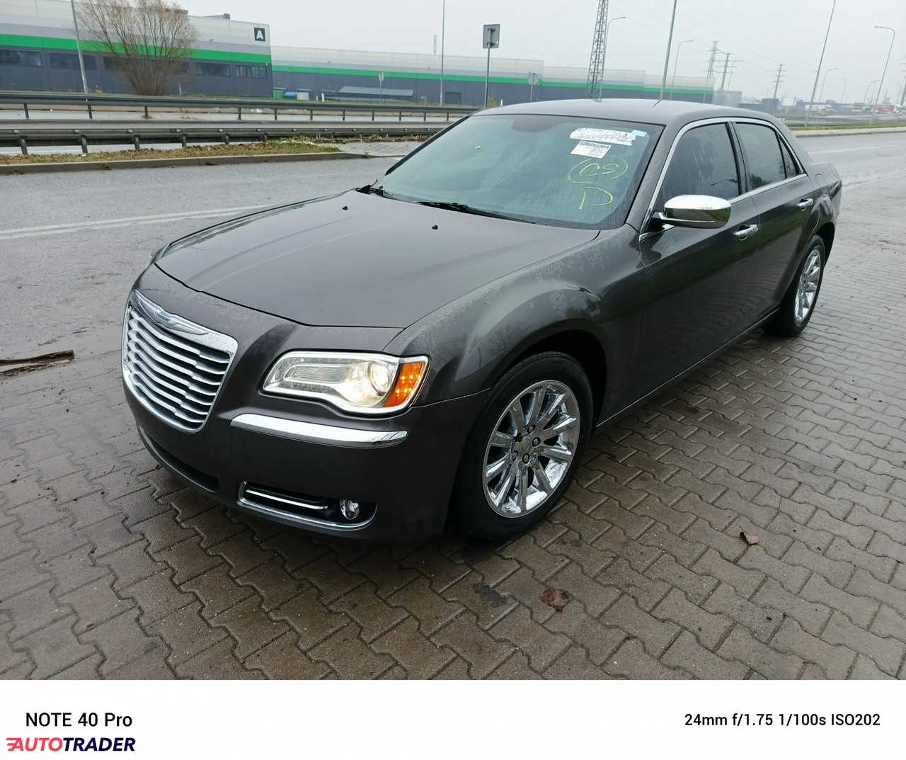 Chrysler 300C 2012 5.6 345 KM