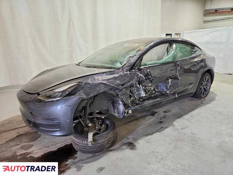 Tesla Model 3 2022