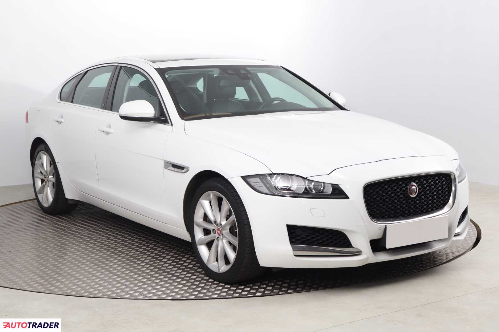 Jaguar XF 2017 3.0 296 KM