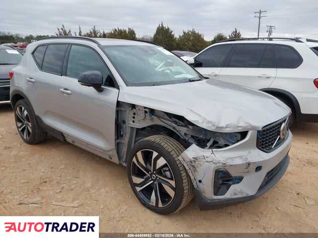 Volvo XC40 2025 2