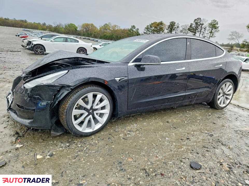 Tesla Model 3 2020