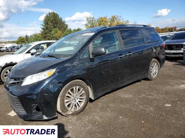 Toyota Sienna 2019 3