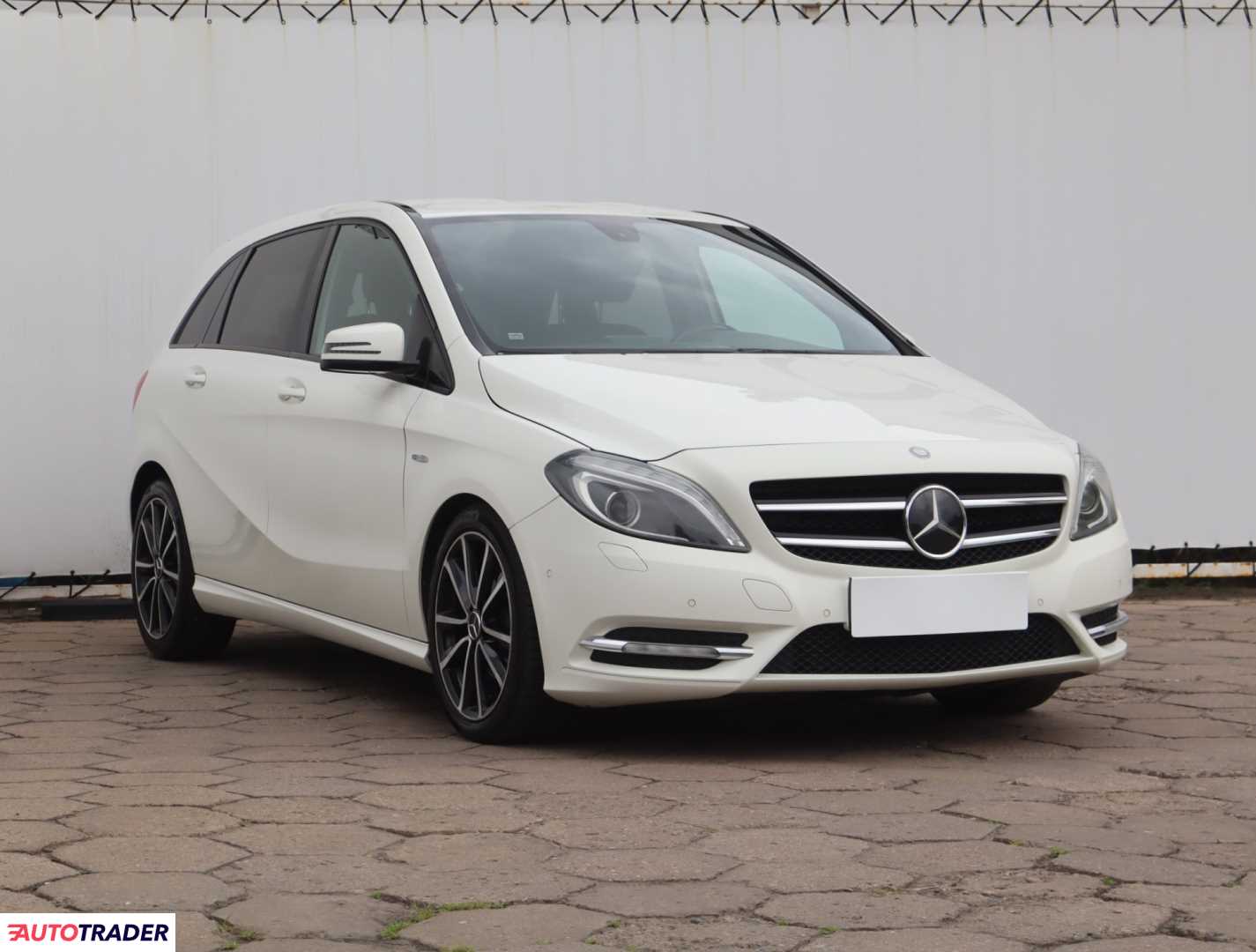 Mercedes B-klasa 2011 1.8 107 KM
