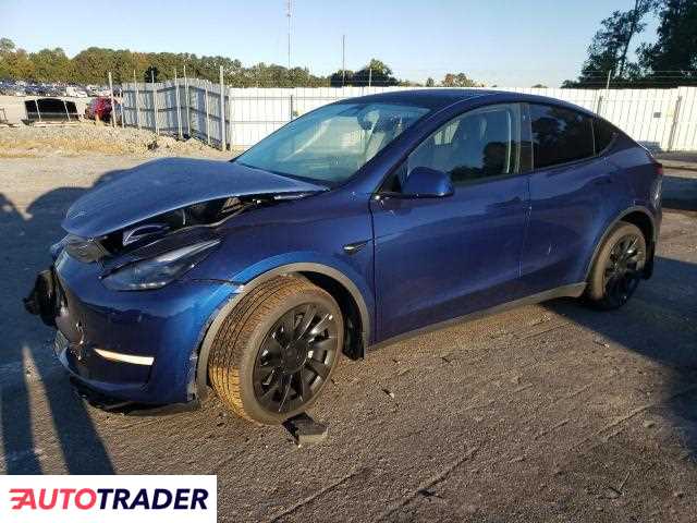 Tesla Model Y benzyna 2023r. (DUNN)