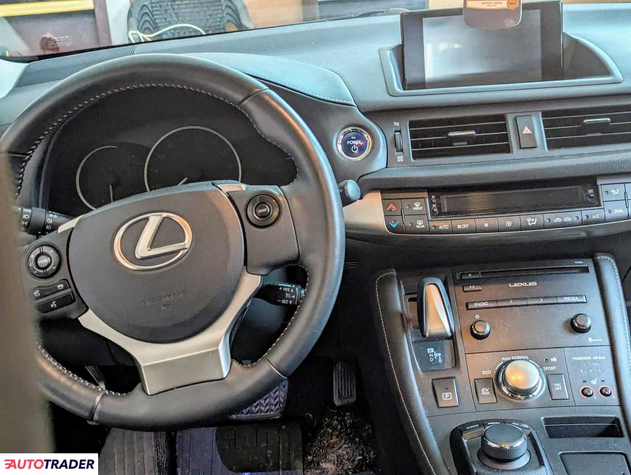 Lexus Pozostałe 2014 1.8 136 KM