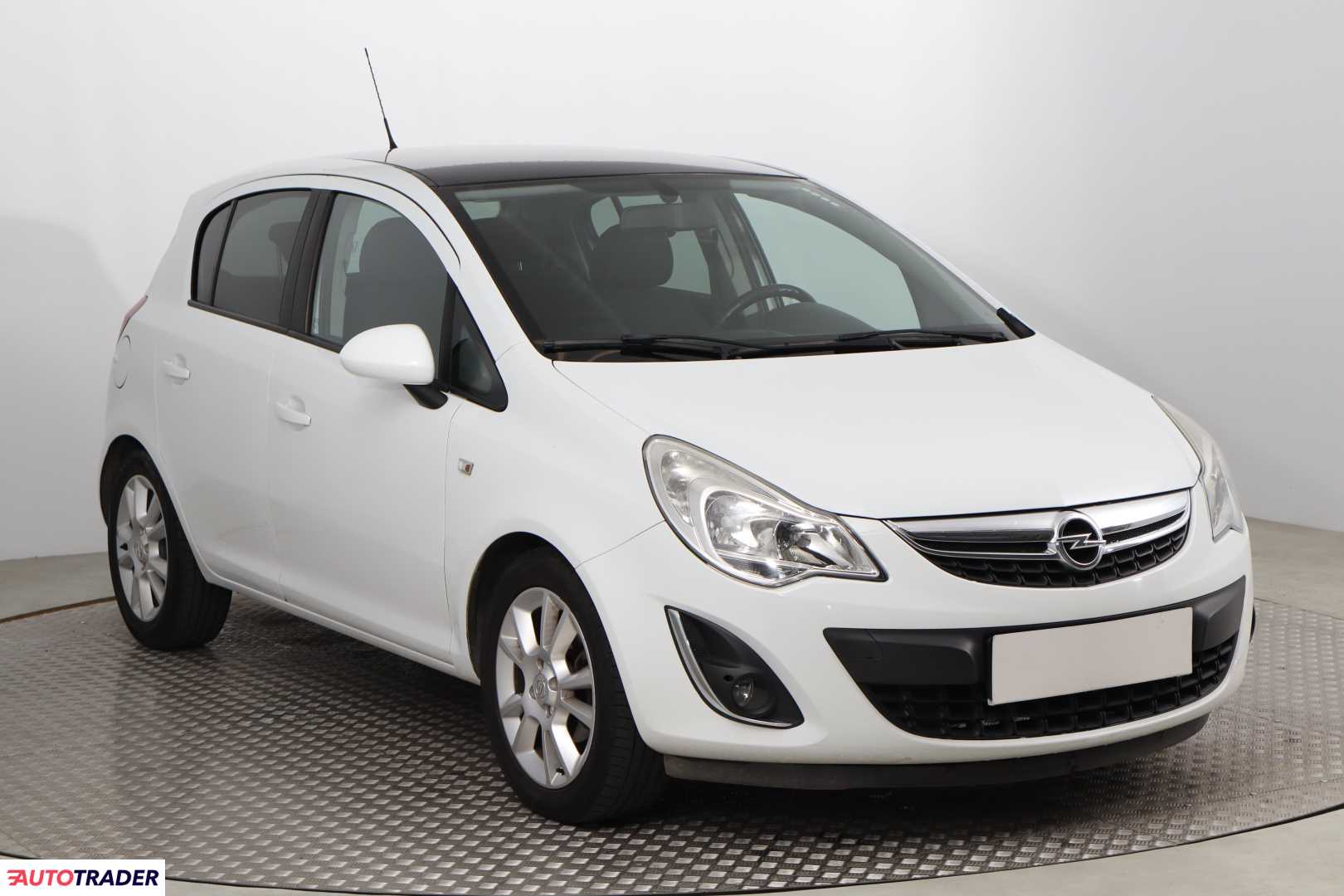 Opel Corsa 1.4 99 KM 2011r. (Piaseczno)