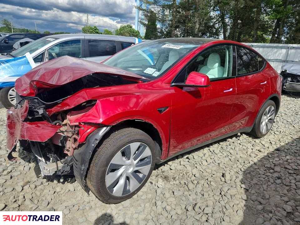 Tesla Model Y 2024