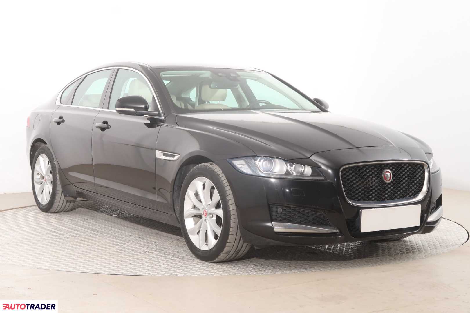 Jaguar XF 2017 2.0 177 KM