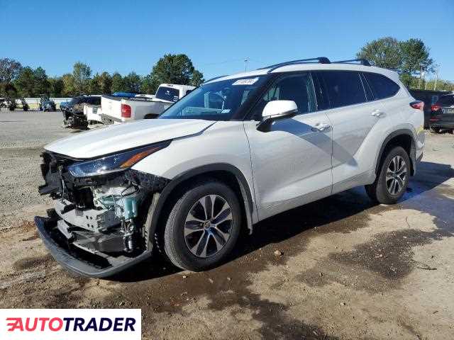 Toyota Highlander 2021 3