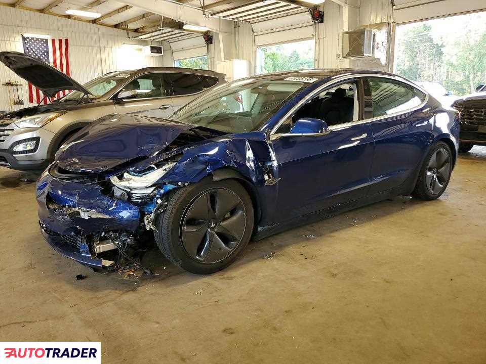 Tesla Model 3 2020