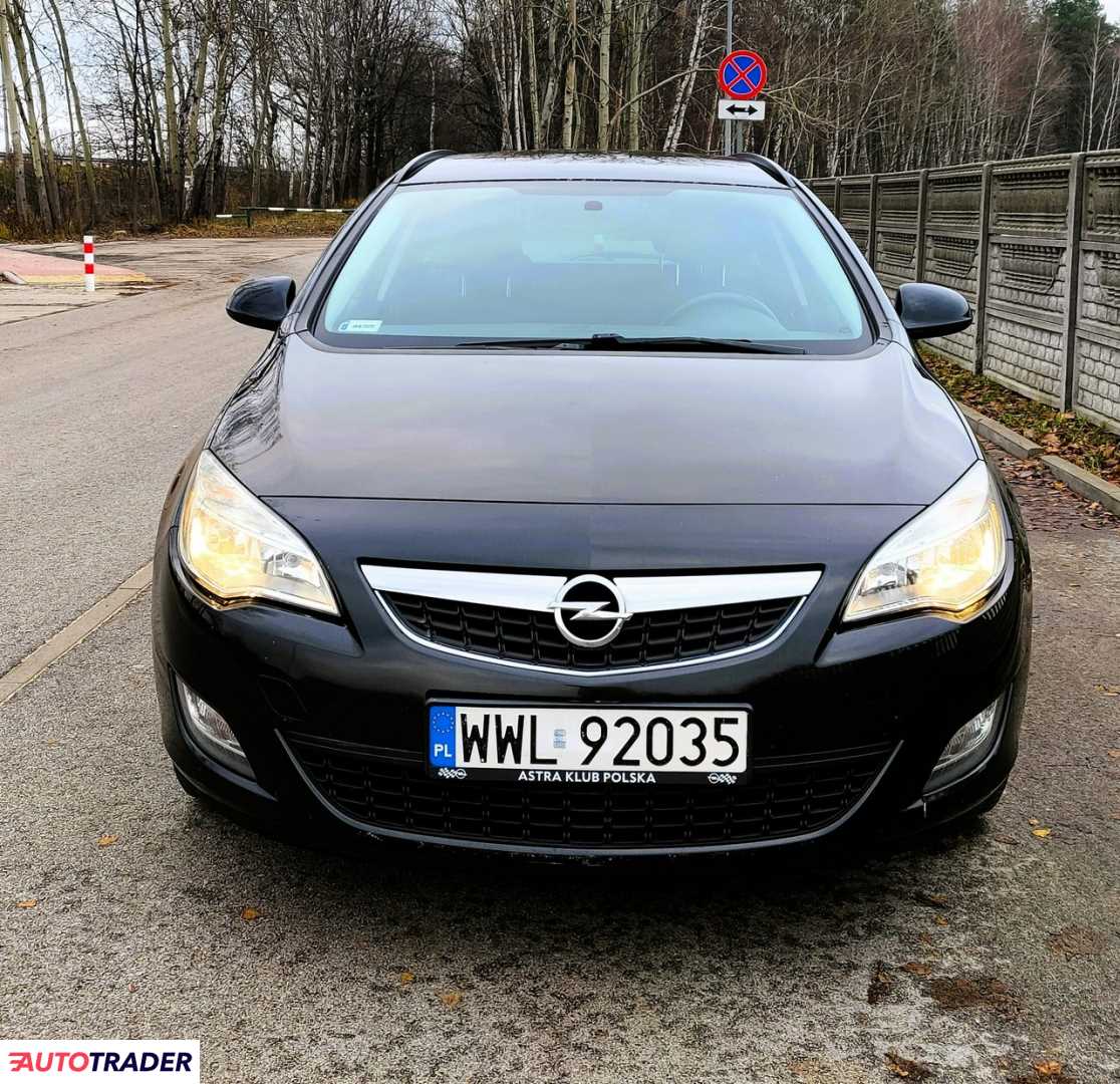 Opel Astra 2011 2.0 160 KM