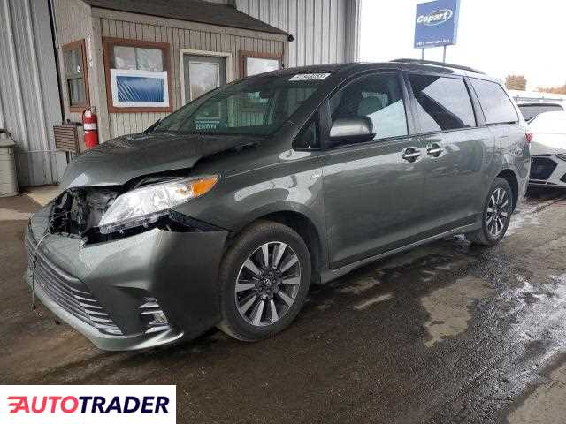 Toyota Sienna 2019 3