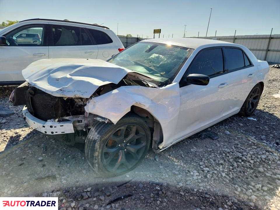 Chrysler 300C 2021 3