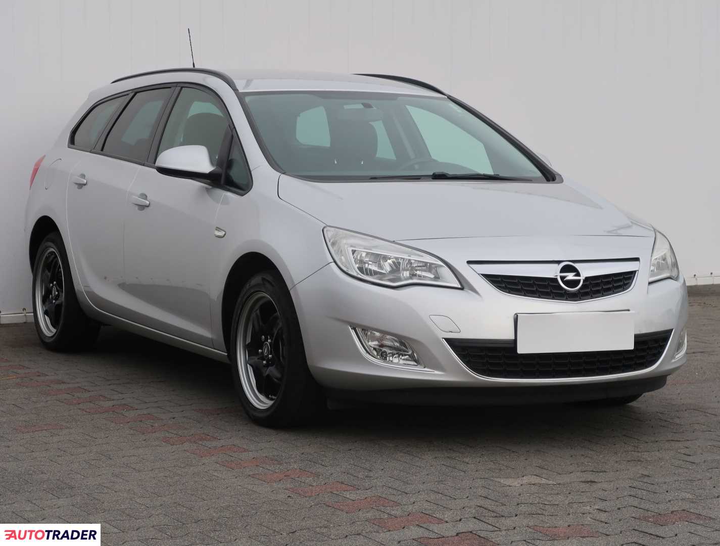 Opel Astra 2011 1.4 138 KM