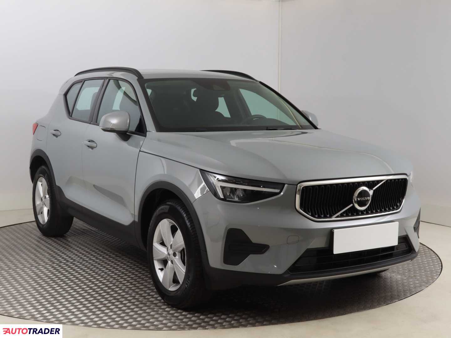 Volvo XC40 2023 1.5 127 KM