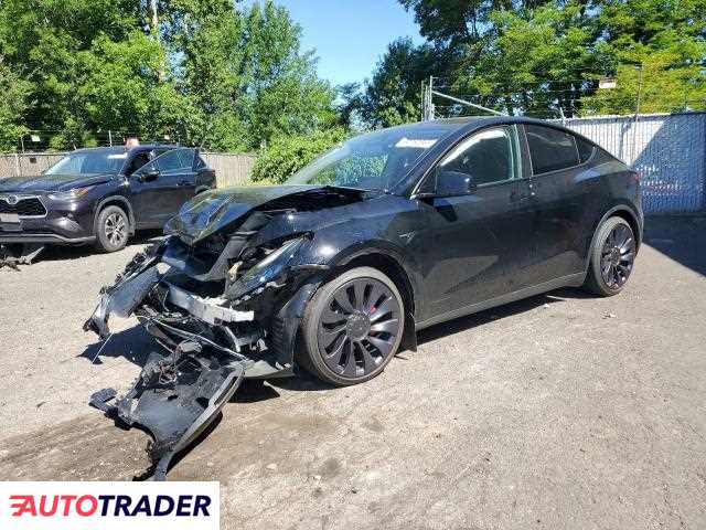 Tesla Model Y 2024