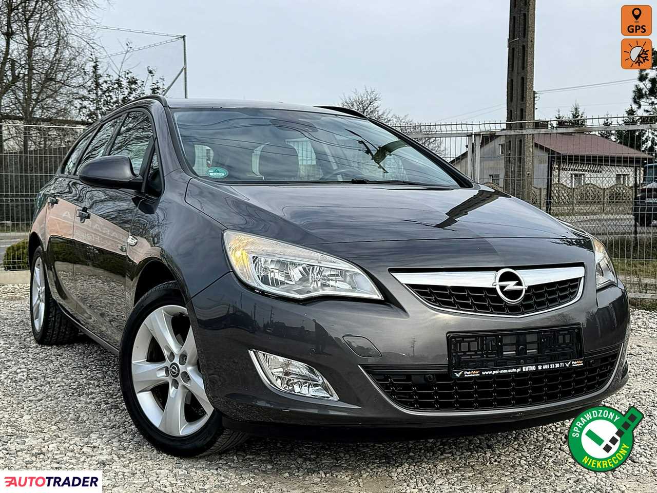Opel Astra 2011 1.4 101 KM