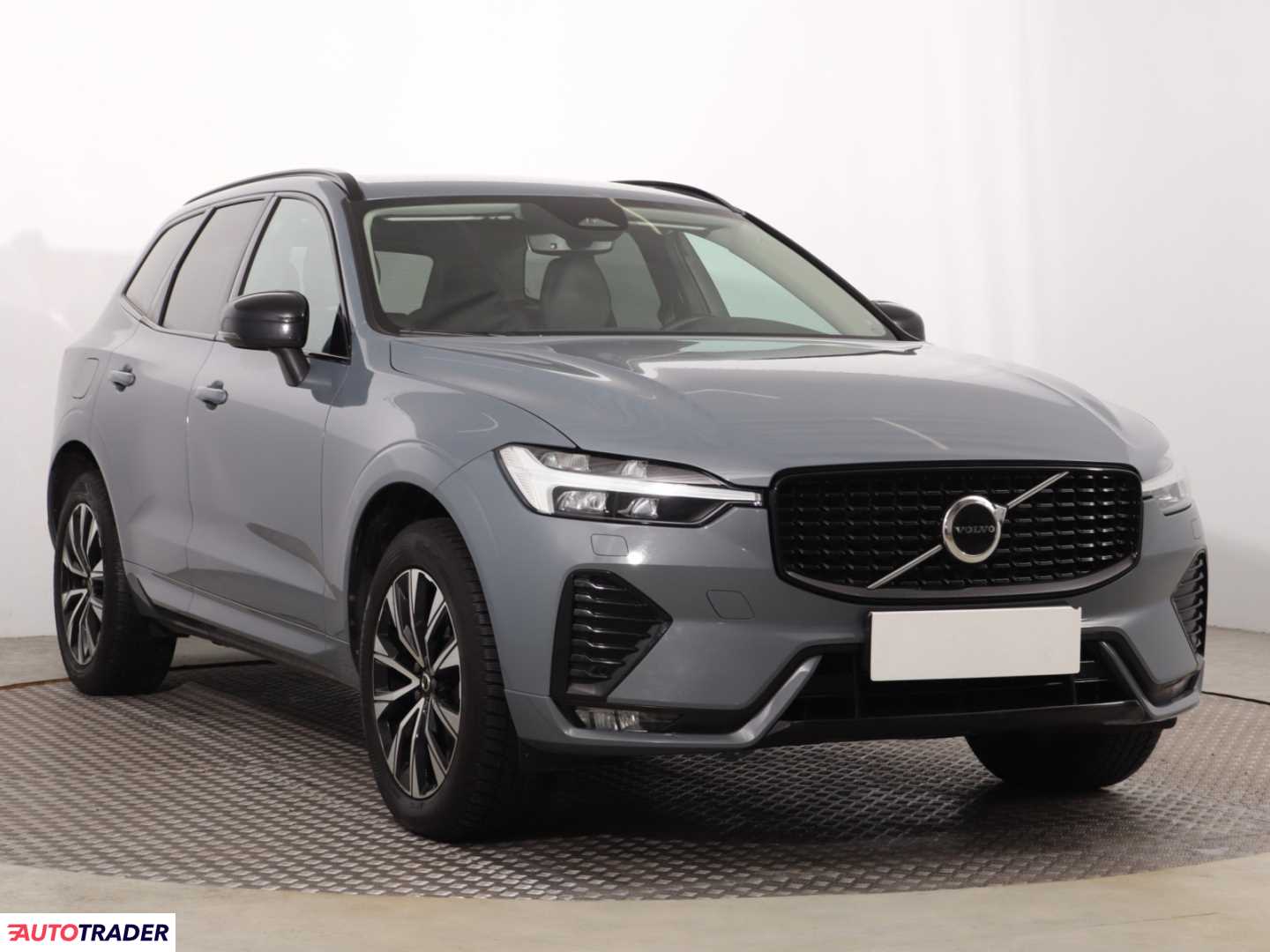 Volvo XC60 2022 2.0 194 KM