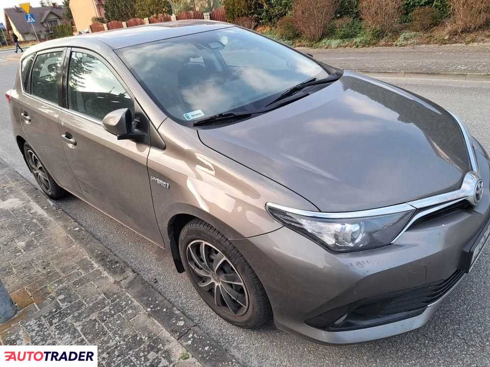 Toyota Avensis 1.8 hybrydowy 100 KM 2018r. (gryfino)