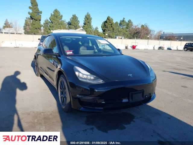 Tesla Model 3 benzyna 2019r. (FREMONT)