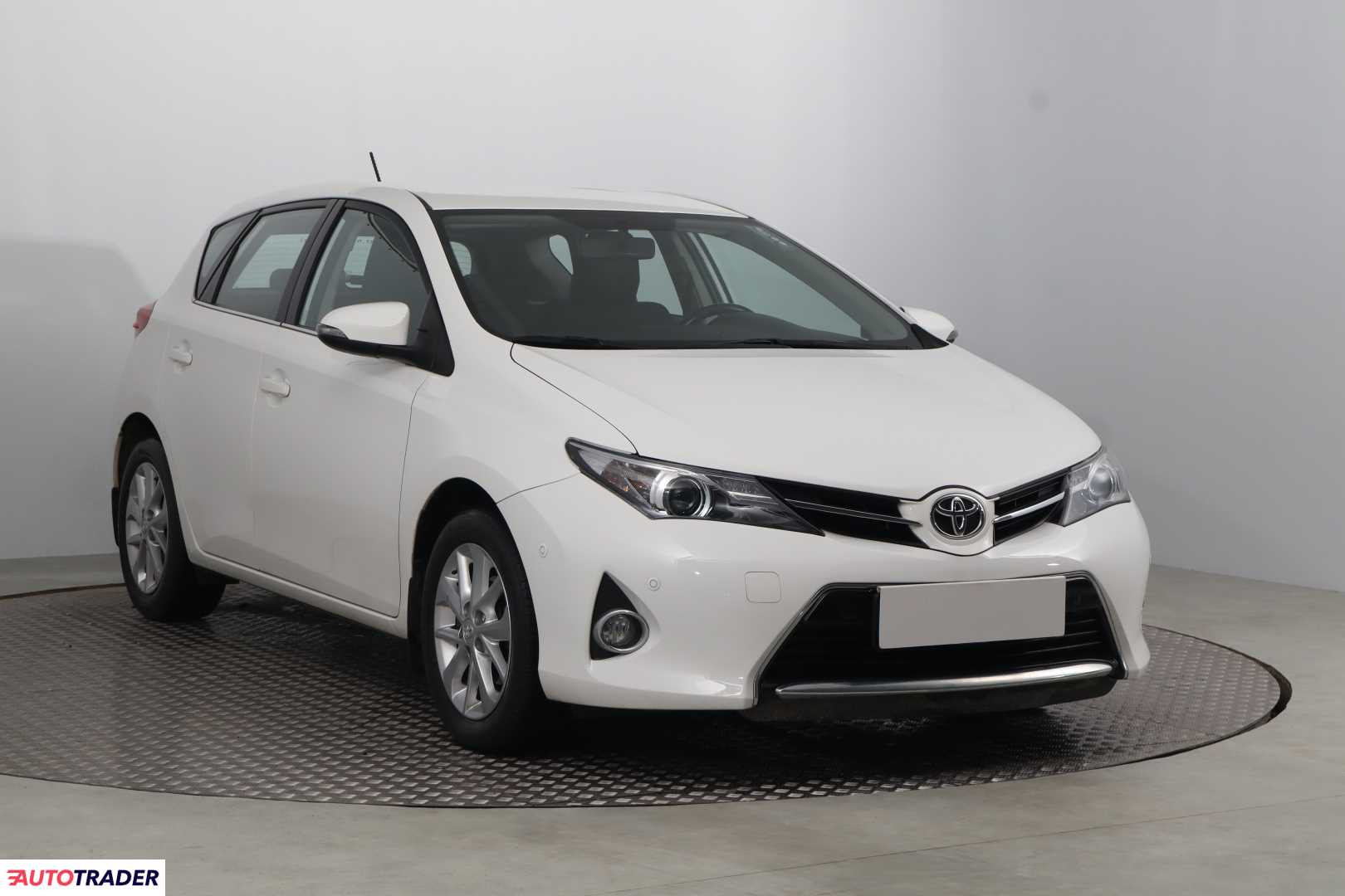 Toyota Auris 2013 1.6 130 KM