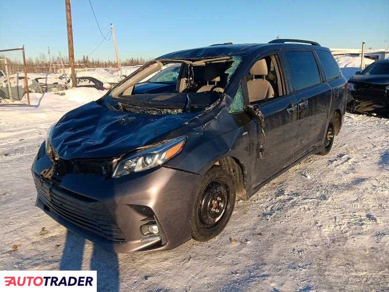 Toyota Sienna 2020 3