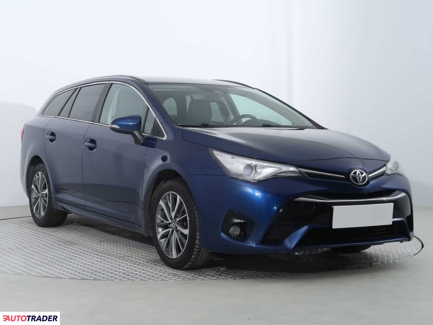 Toyota Avensis 2.0 140 KM 2016r. (Piaseczno)