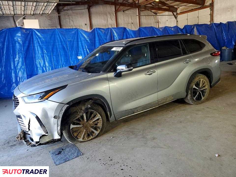 Toyota Highlander 2021 3