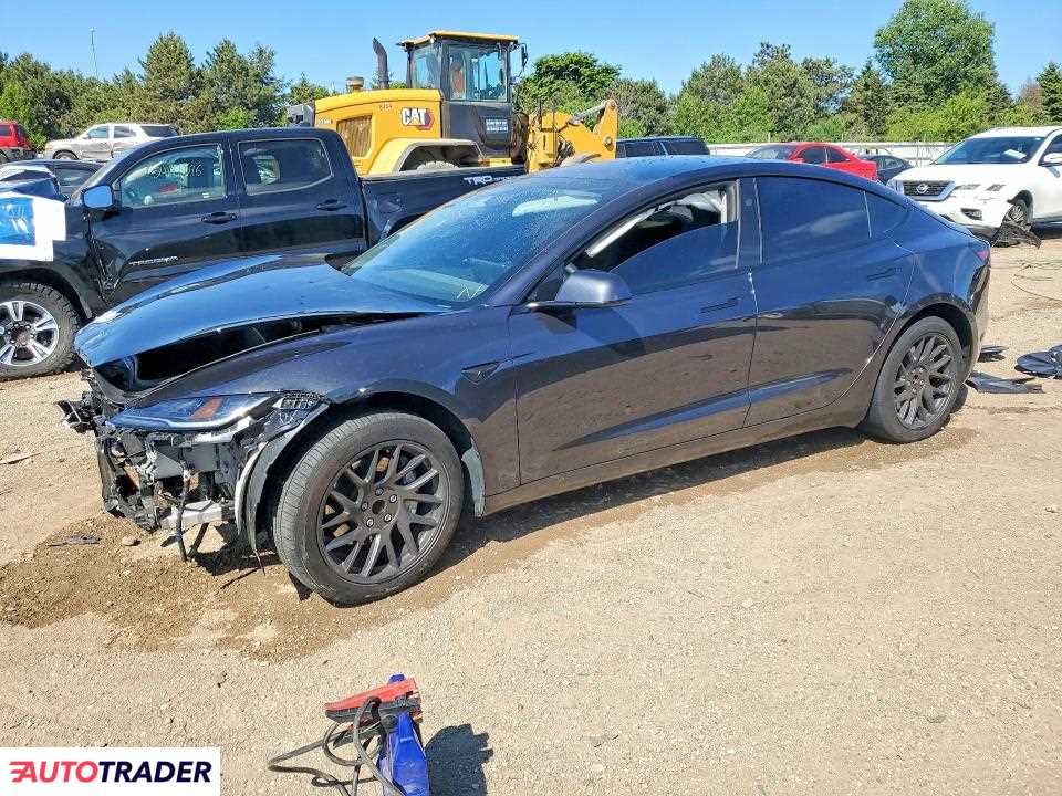Tesla Model 3 2025