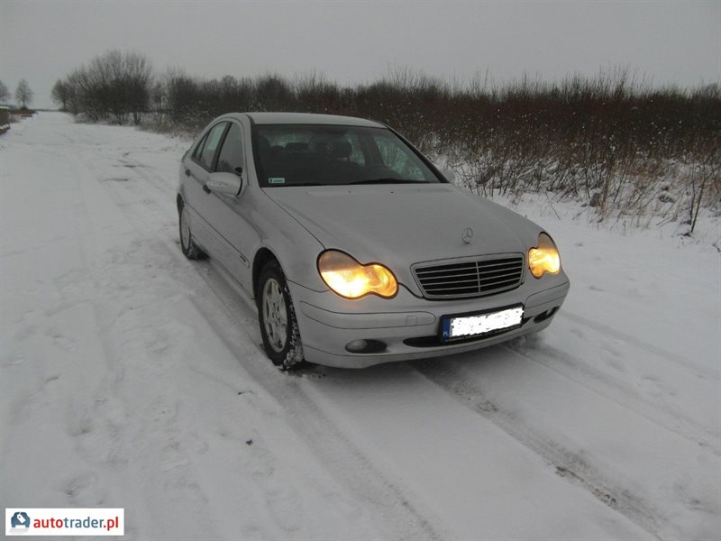 Mercedes 220 2000 2.1 143 KM Mercedes 220 2000 2.1 143 KM